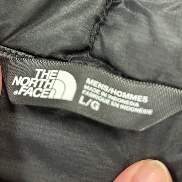 Good Used Condition North Face Men’s Black Quilted Hooded Jacket. Size Large - Picture 2 of 8